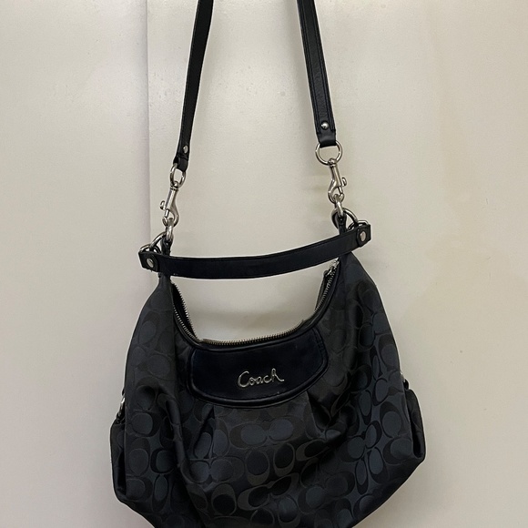 GUC : COACH Ashley Signature Black Hobo Shoulder Bag - Picture 3 of 4